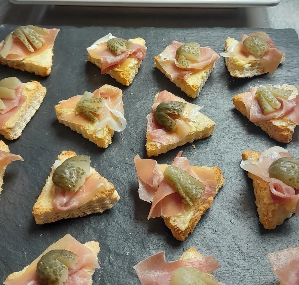 Image alt description