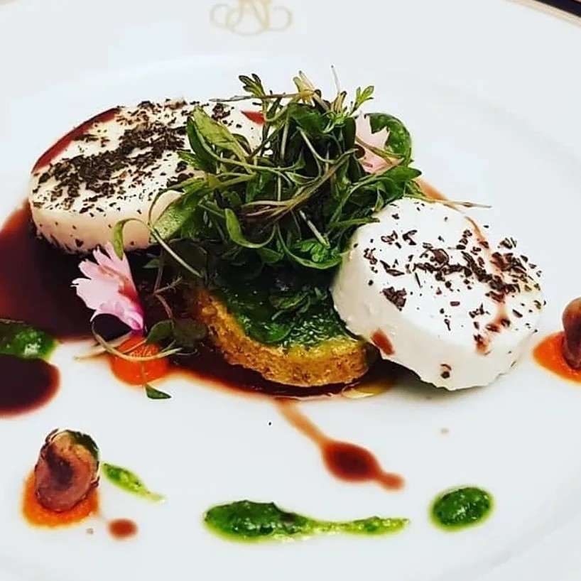 Image alt description