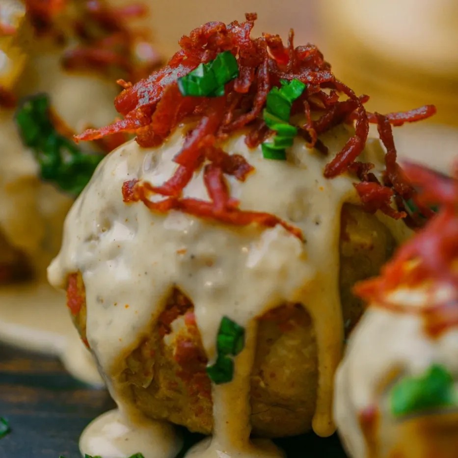 Image alt description