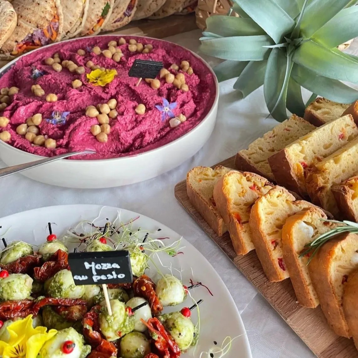 Image alt description