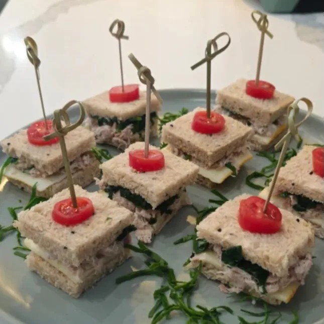 Image alt description