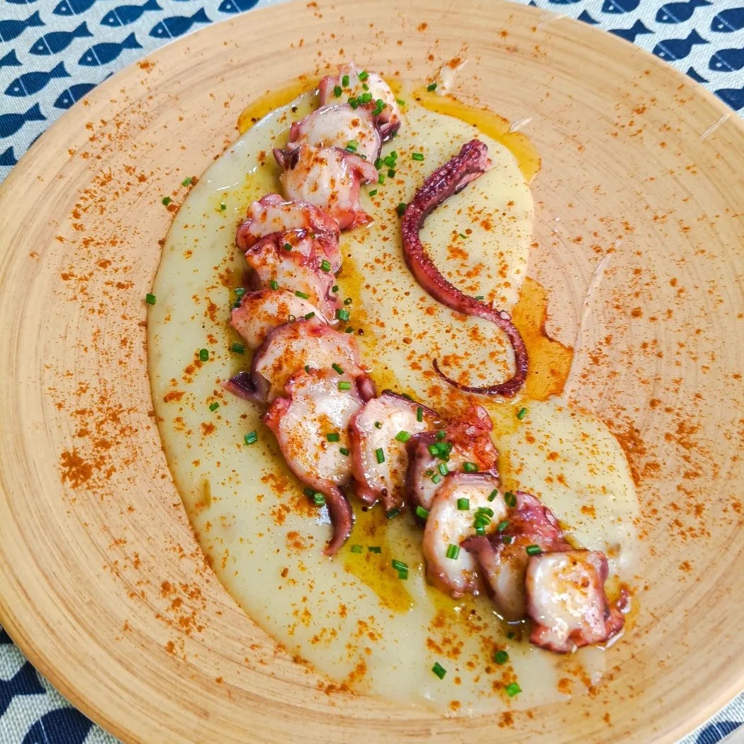 Image alt description