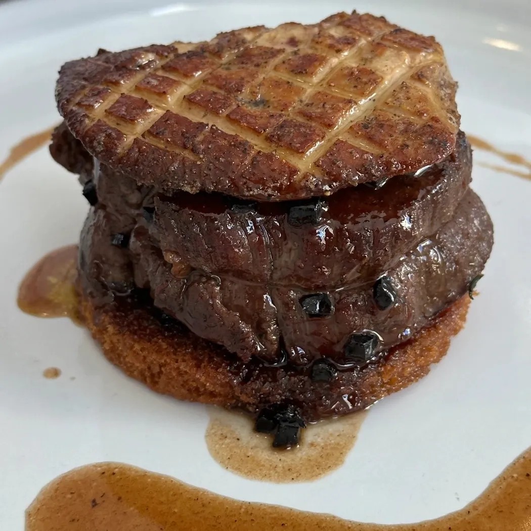 Image alt description