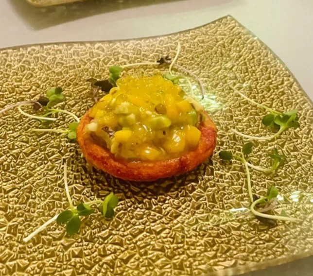 Image alt description