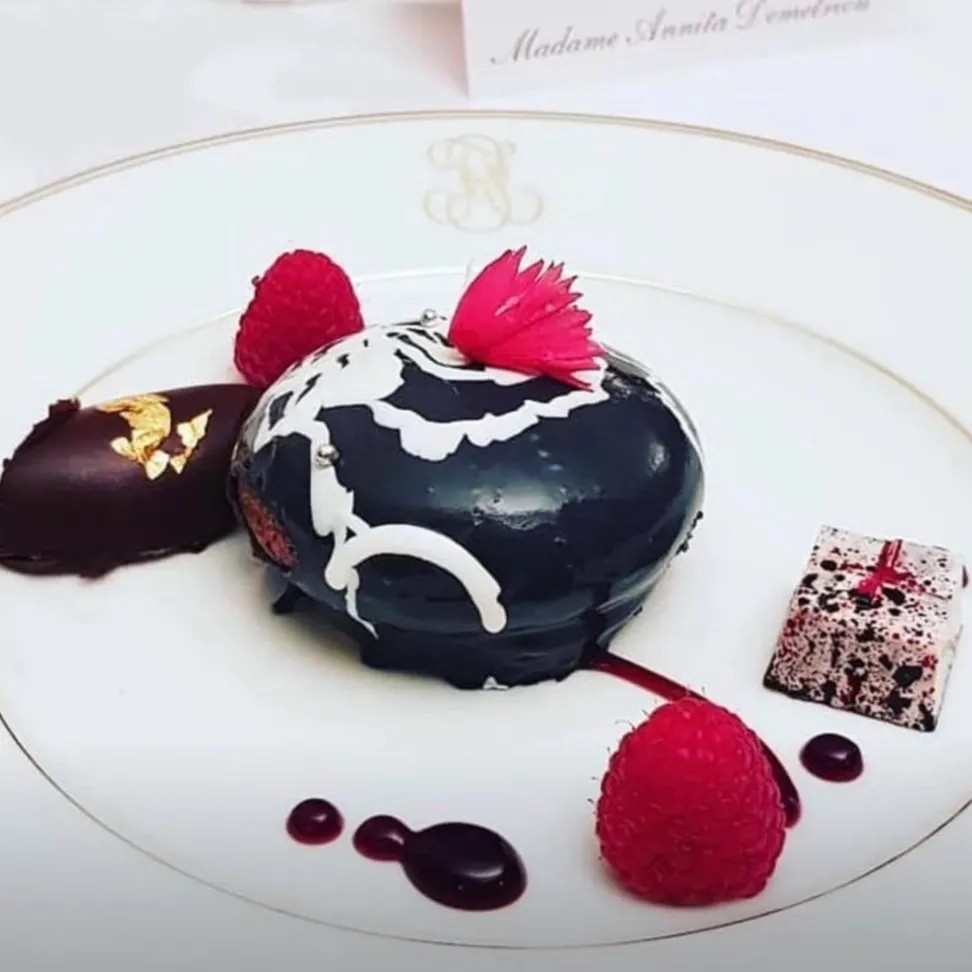 Image alt description