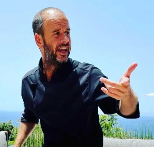 Image alt description