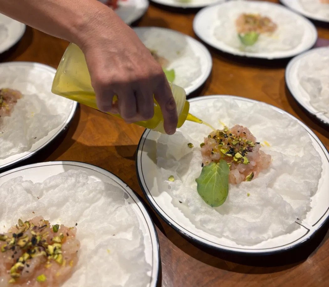 Image alt description