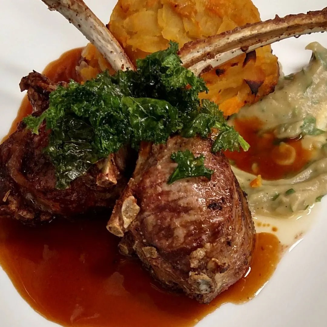 Image alt description