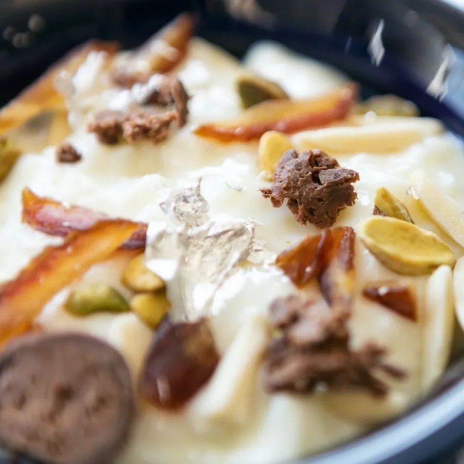 Image alt description