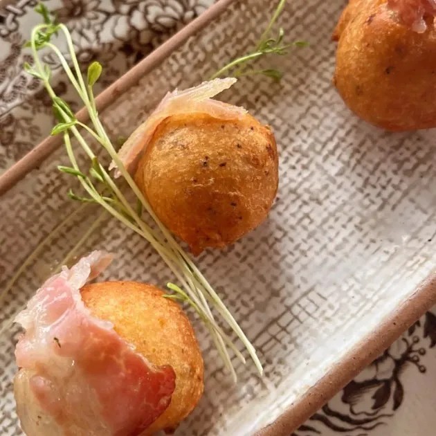 Image alt description