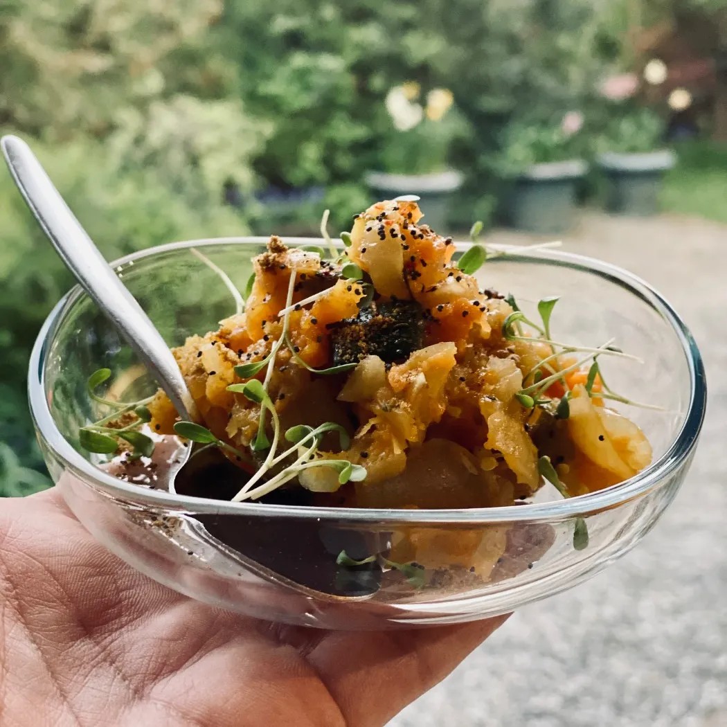 Image alt description