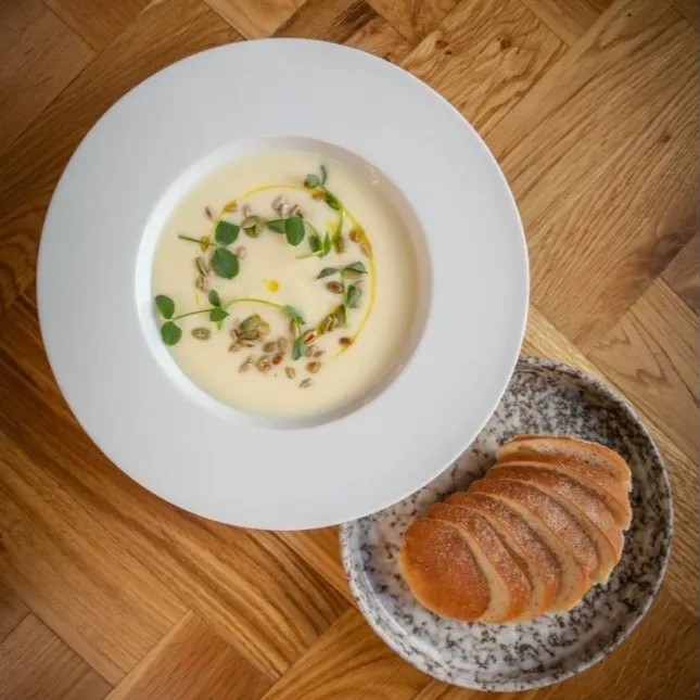 Image alt description