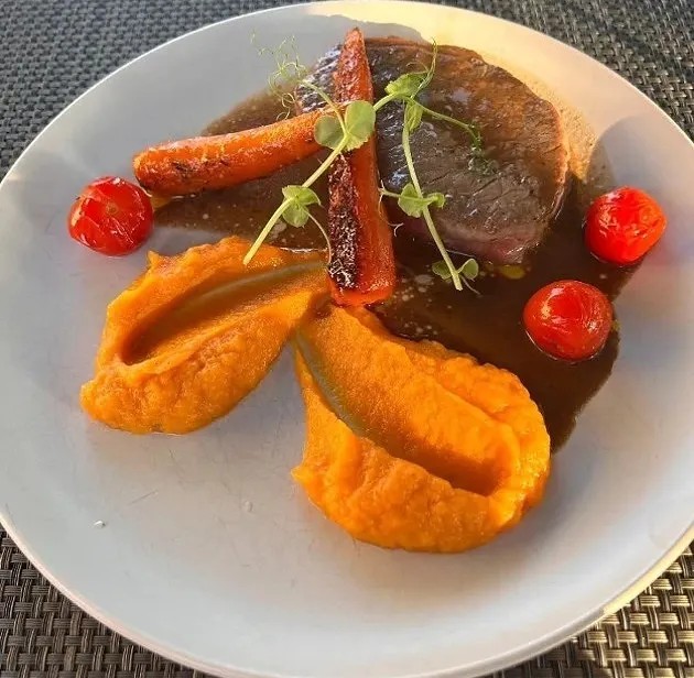 Image alt description