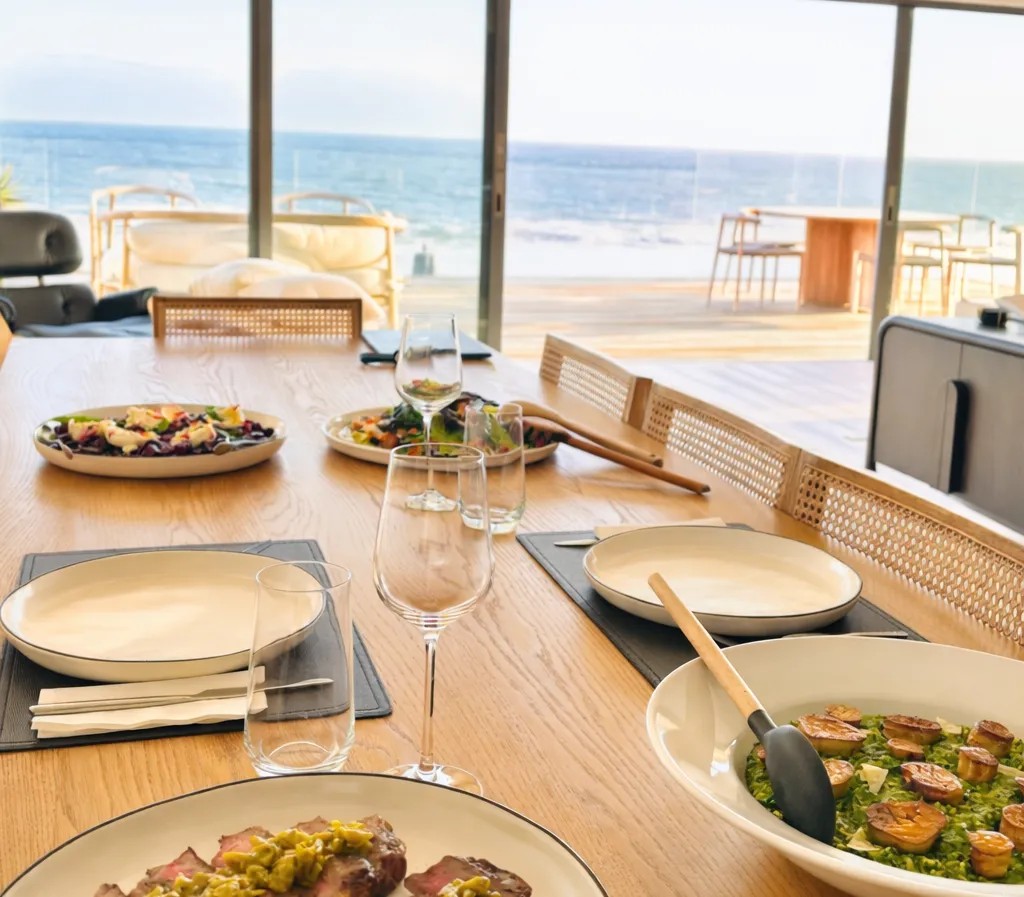 Image alt description