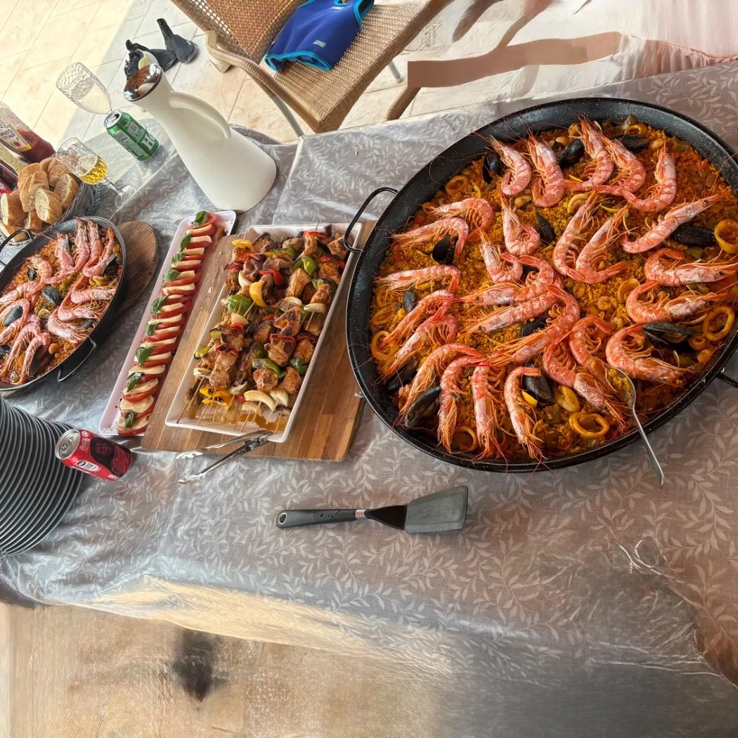 Image alt description