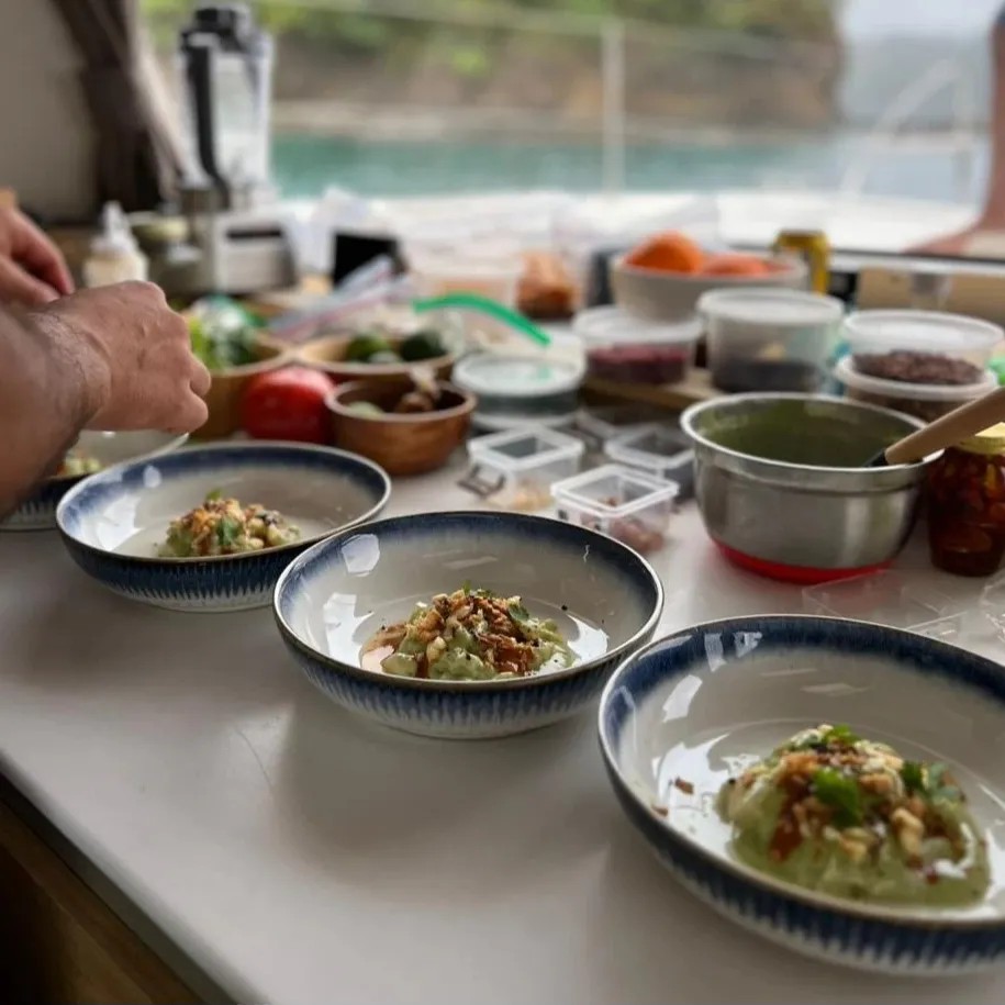 Image alt description