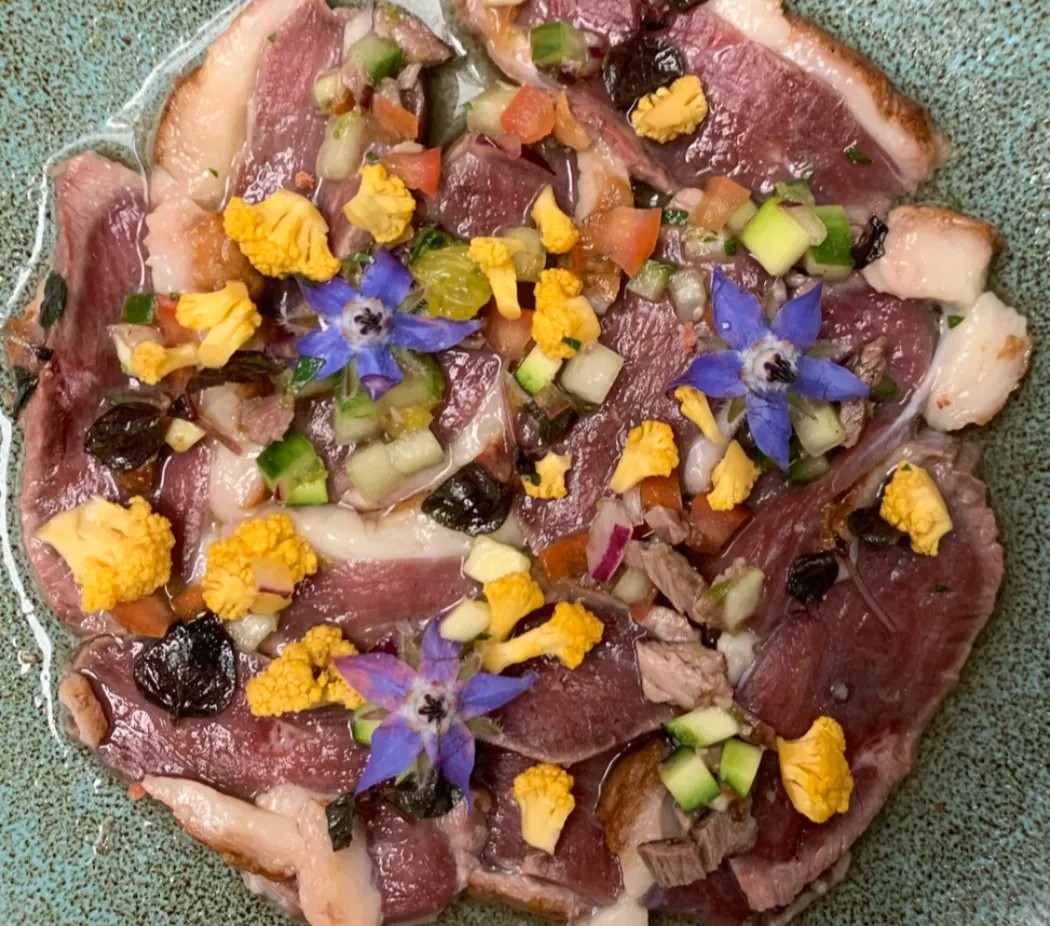 Image alt description