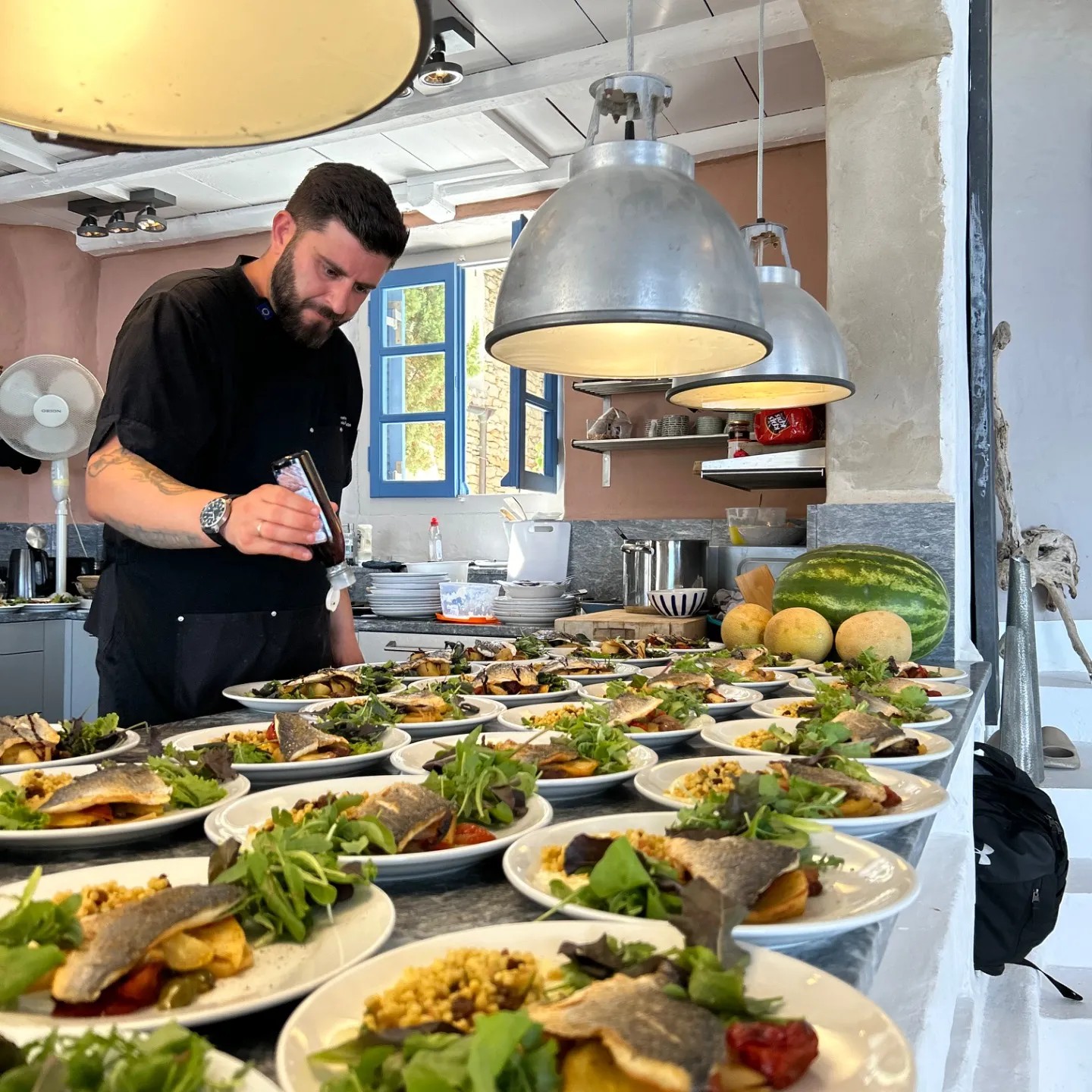 Image alt description