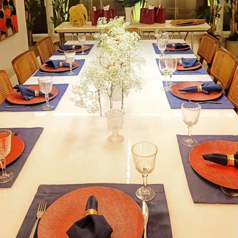 Image alt description