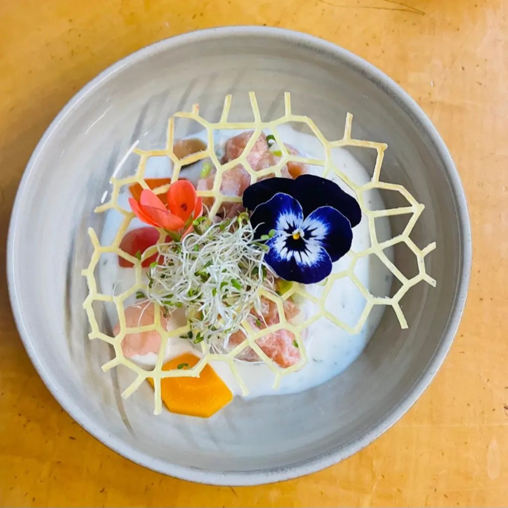 Image alt description