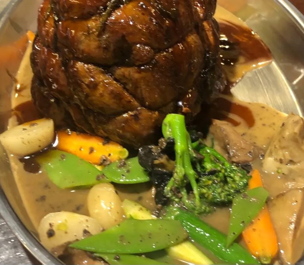 Image alt description