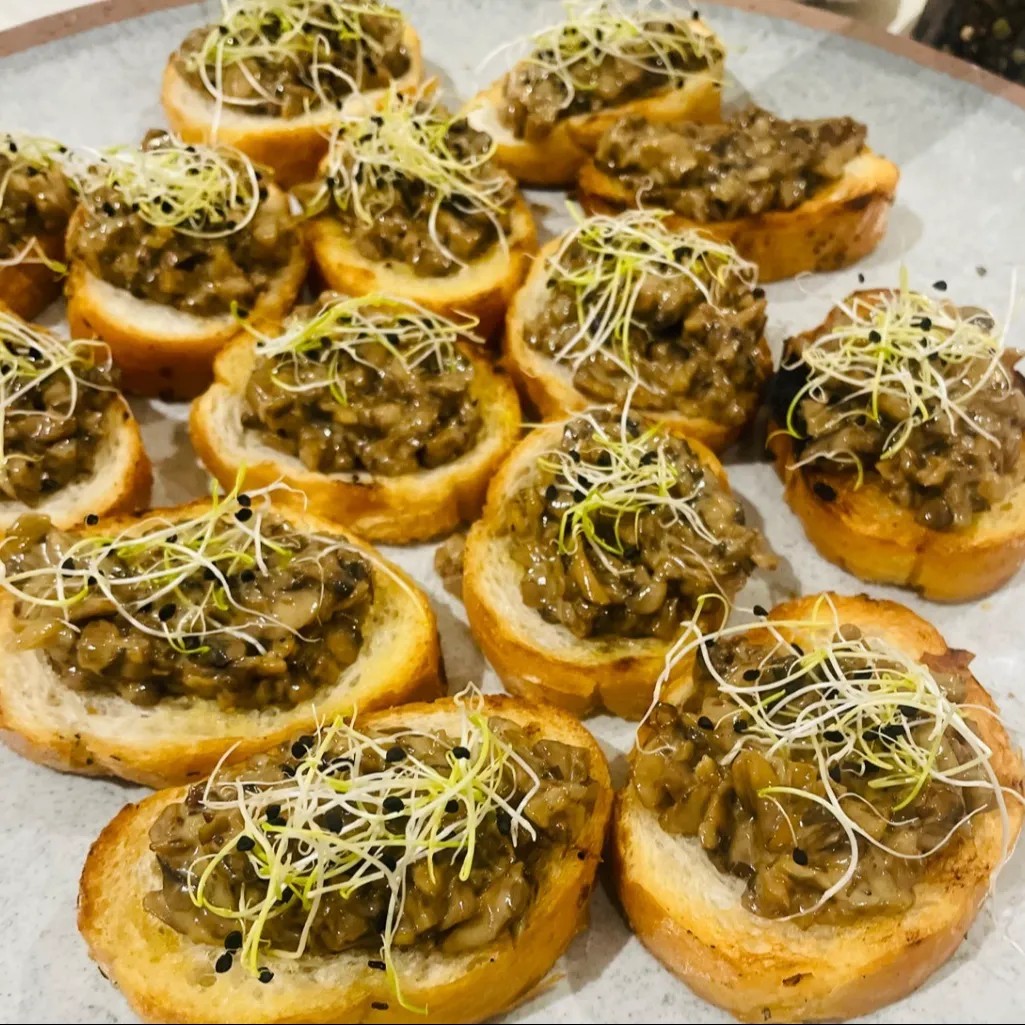 Image alt description