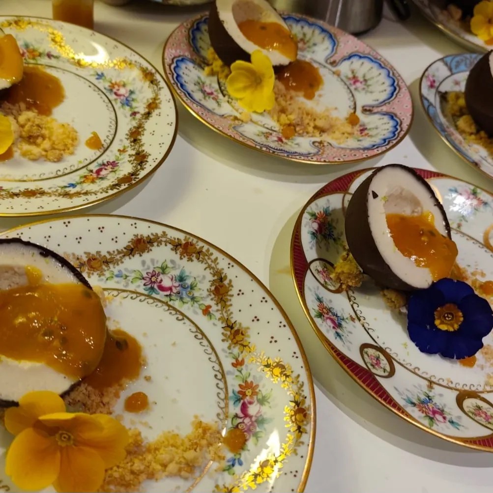 Image alt description