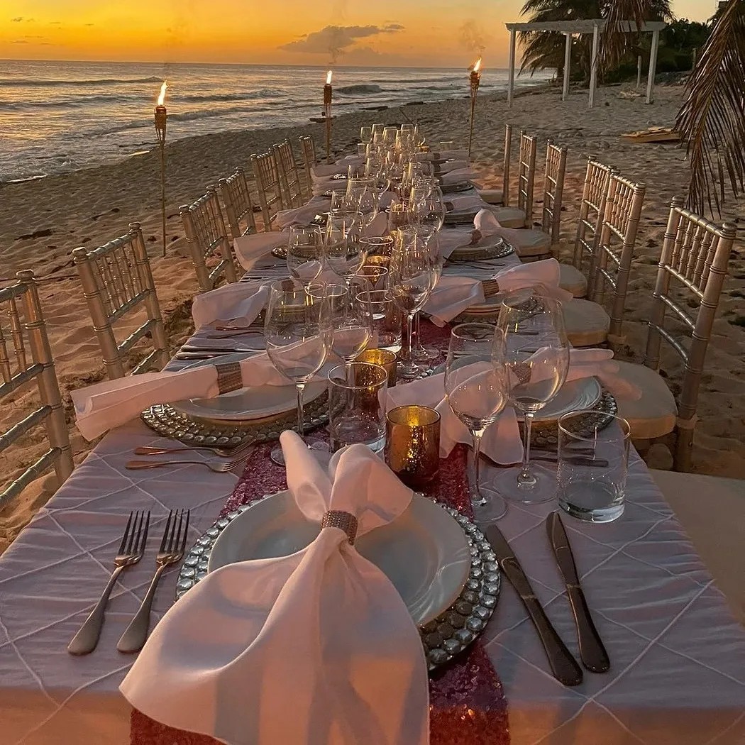 Image alt description