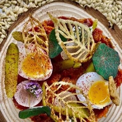 Image alt description