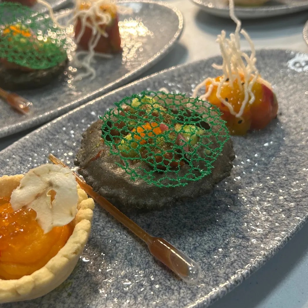 Image alt description