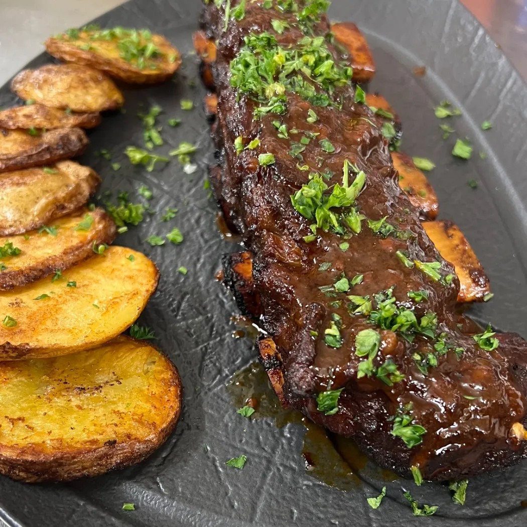 Image alt description