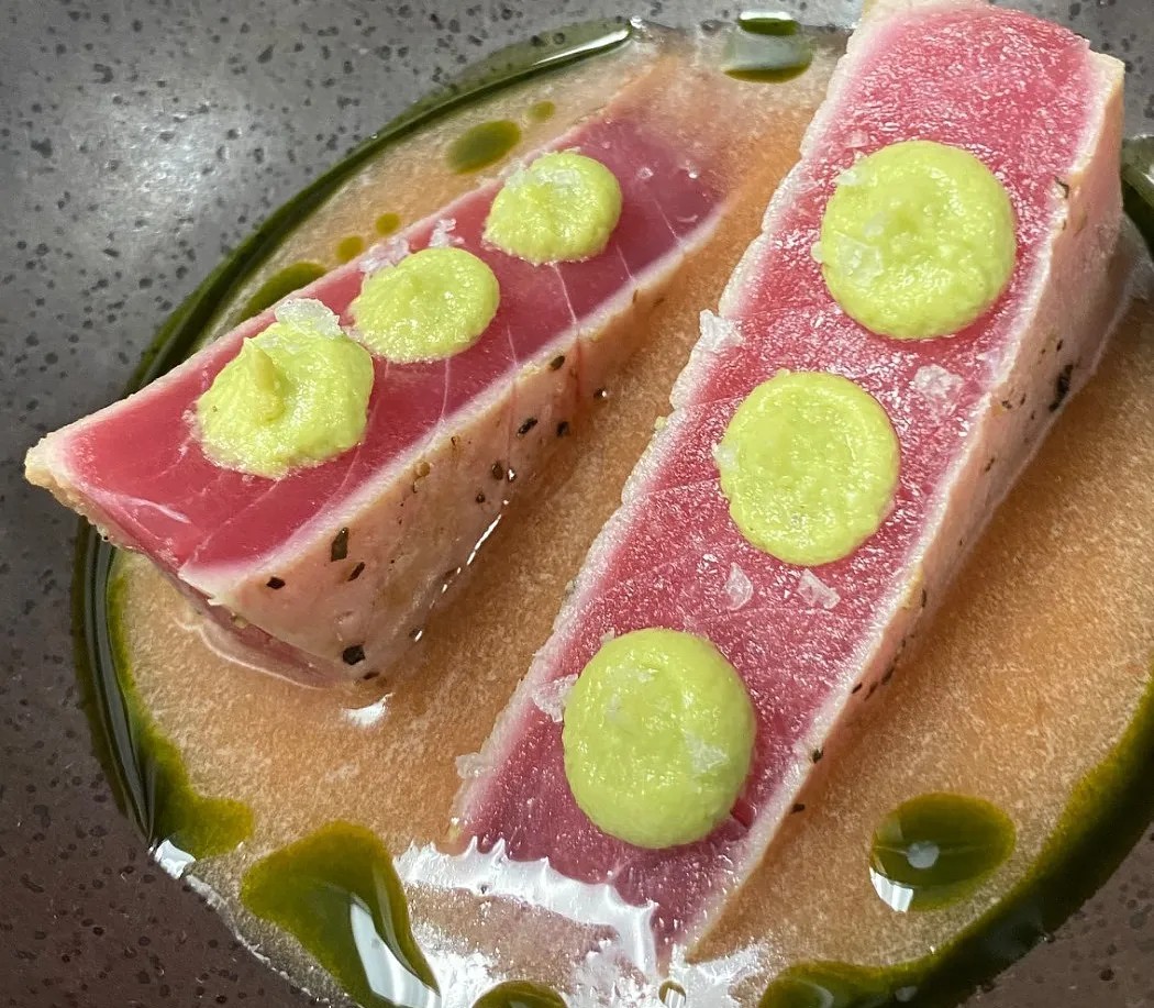 Image alt description