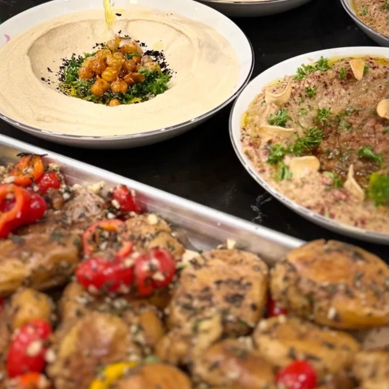 Image alt description