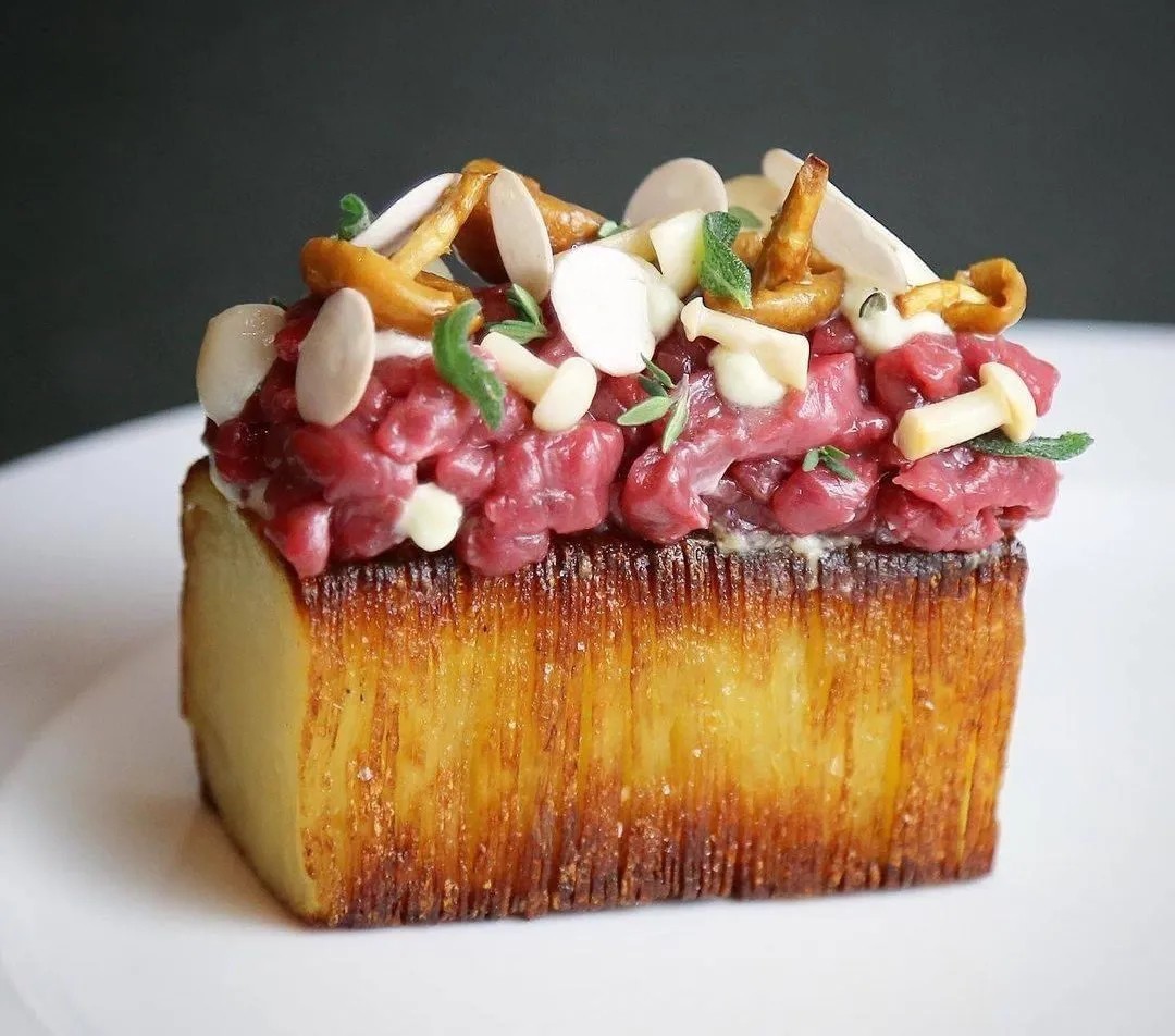 Image alt description