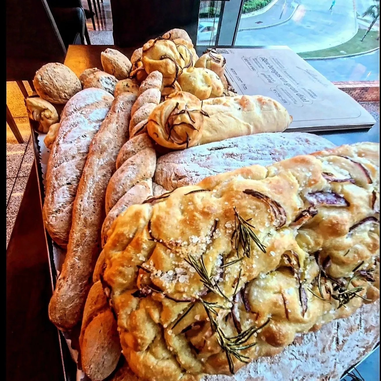 Image alt description