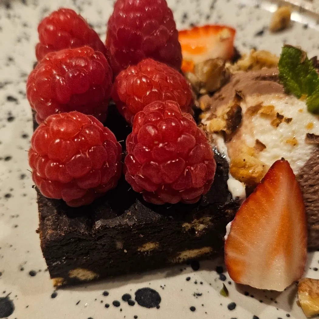 Image alt description