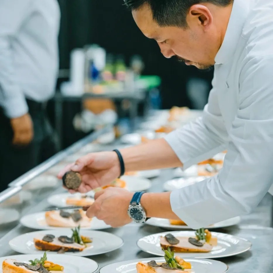 Image alt description