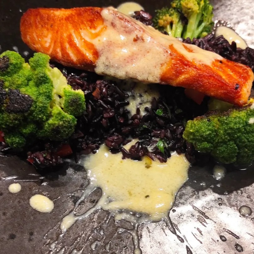 Image alt description