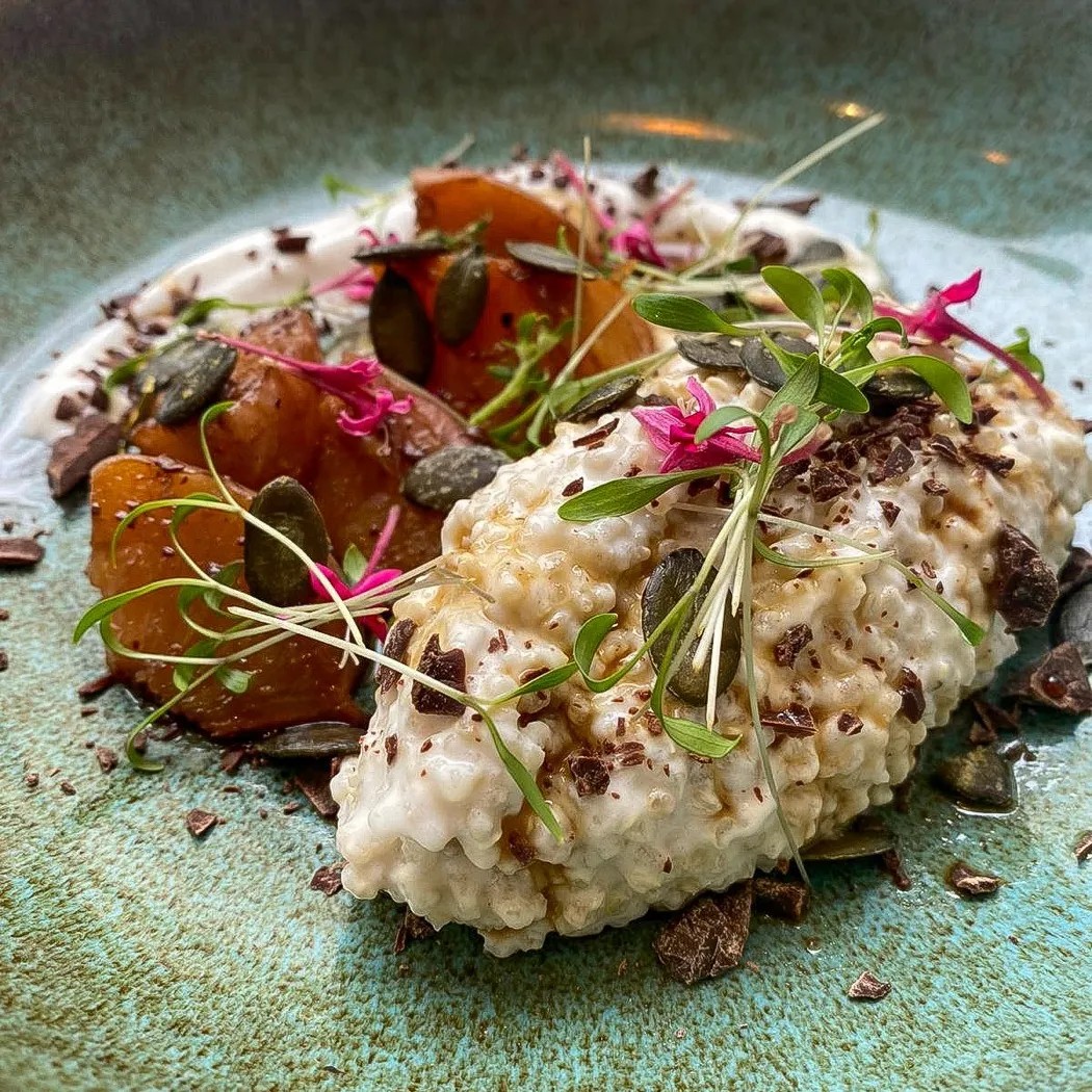 Image alt description