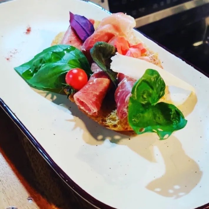 Image alt description