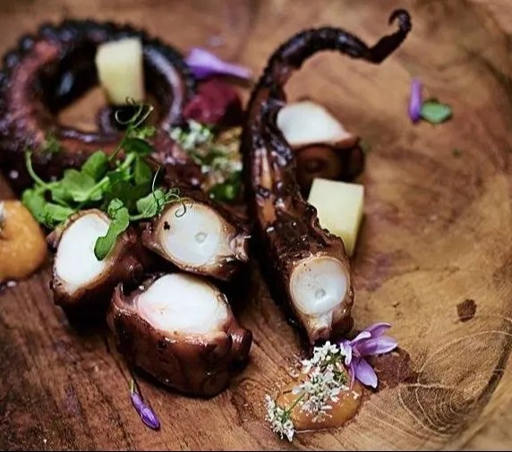 Image alt description