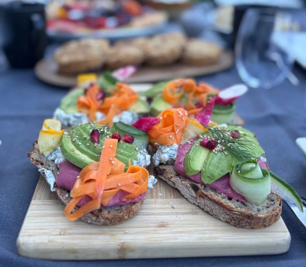 Image alt description