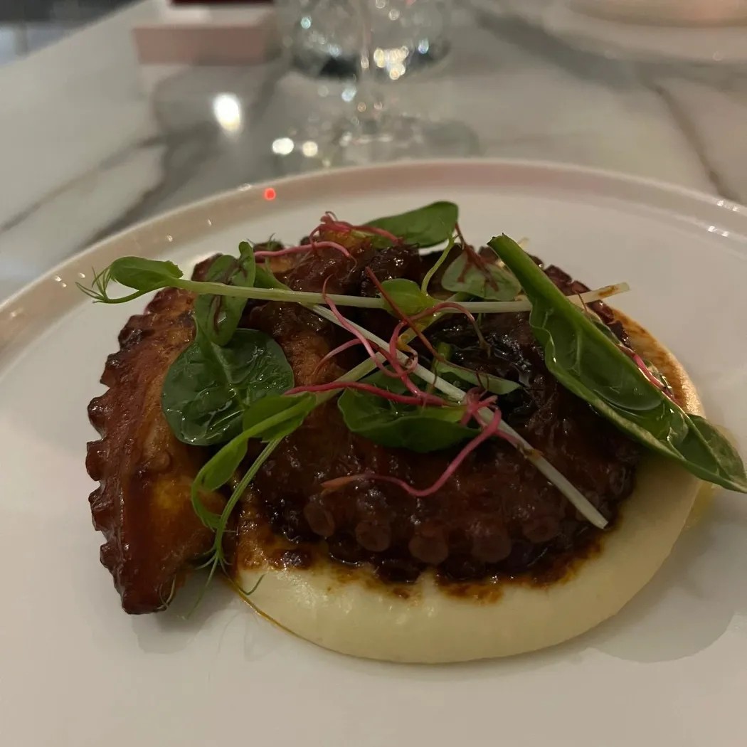 Image alt description