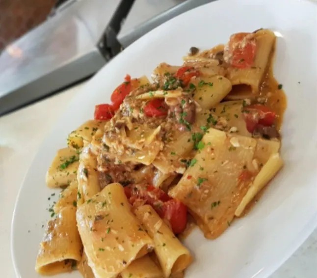 Image alt description