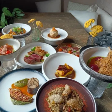 Image alt description