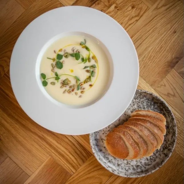 Image alt description