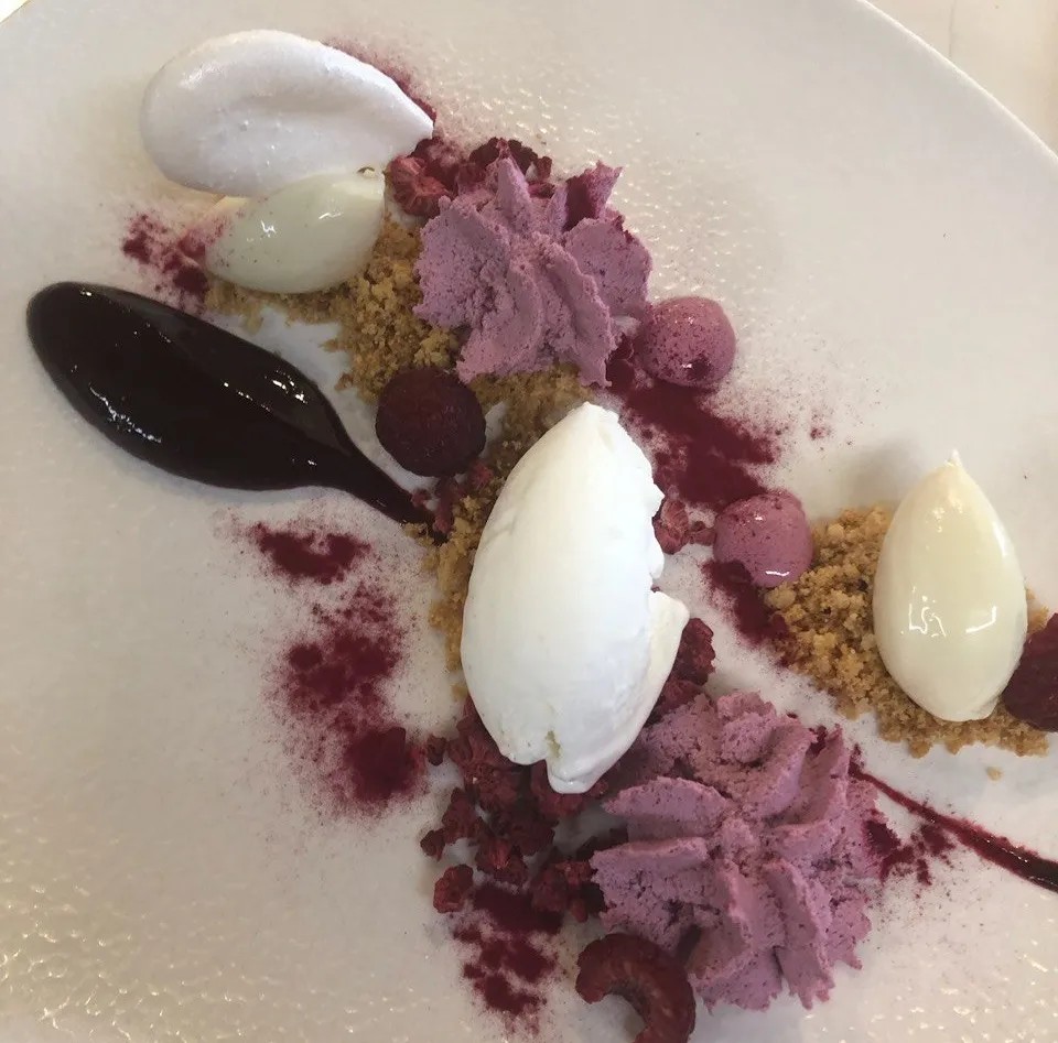 Image alt description