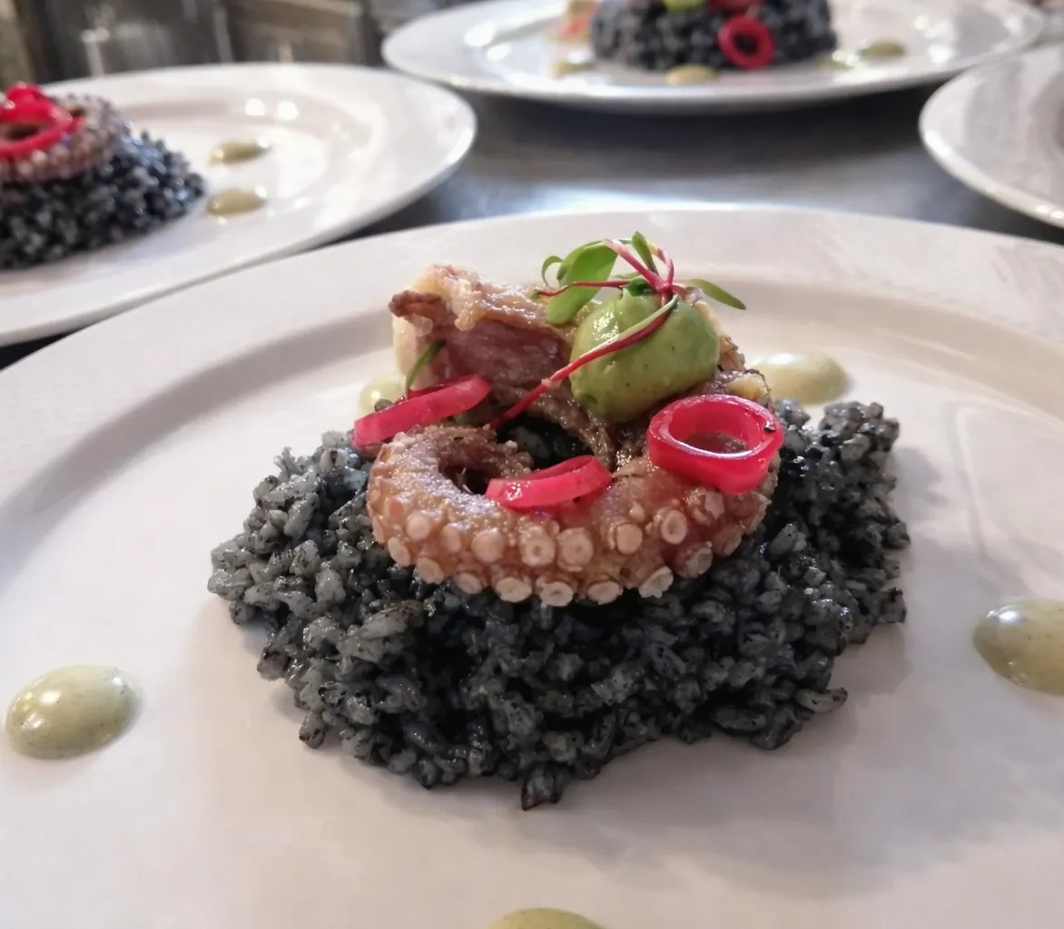 Image alt description