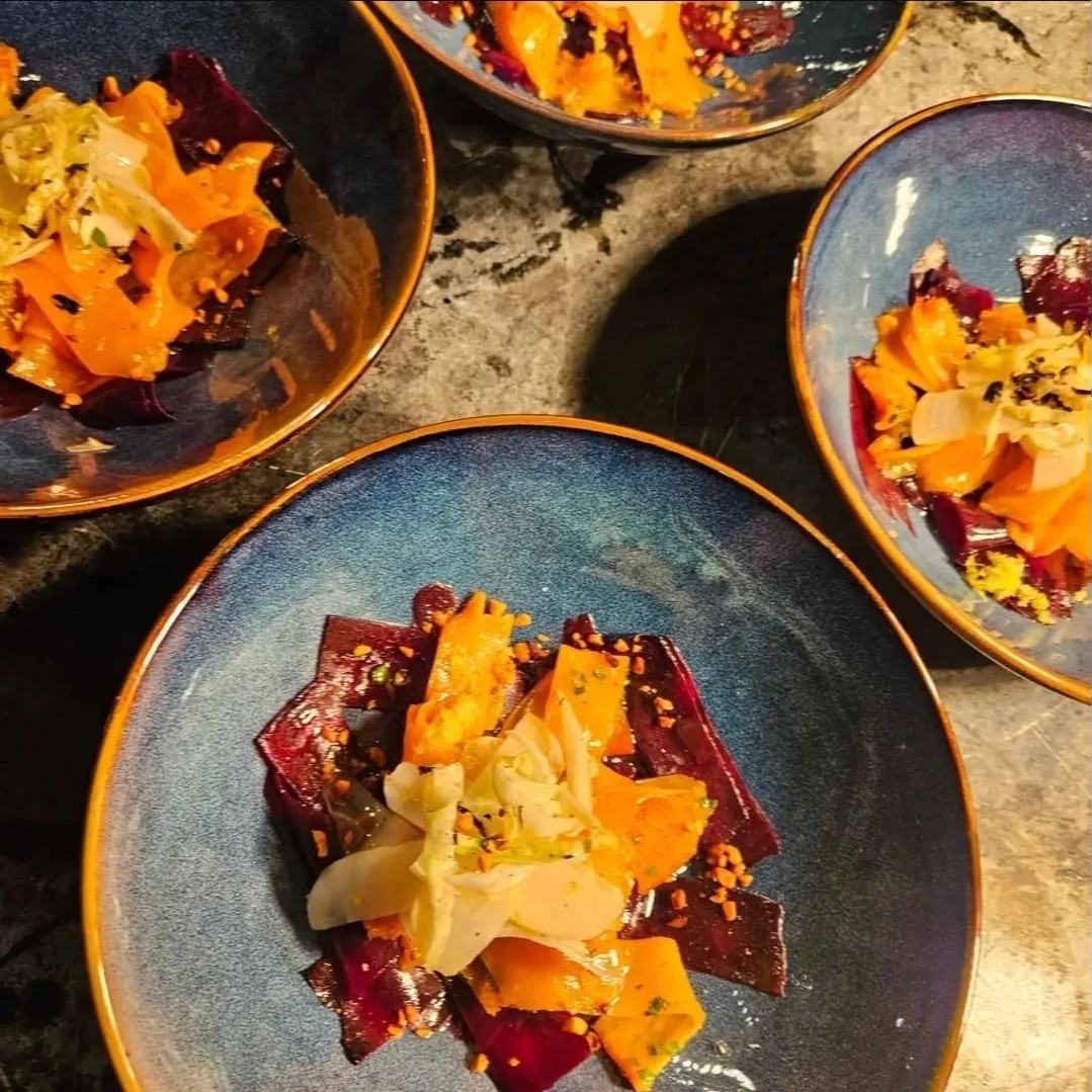 Image alt description