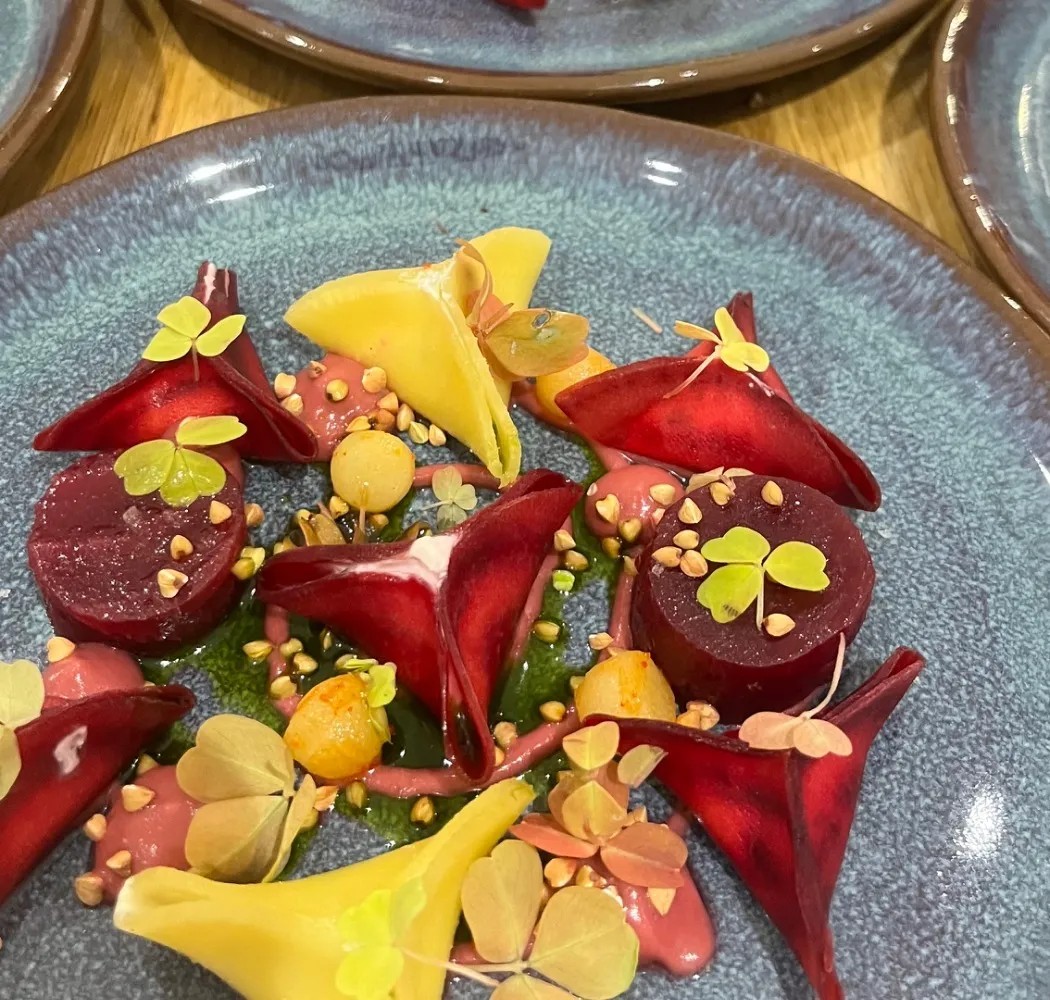 Image alt description